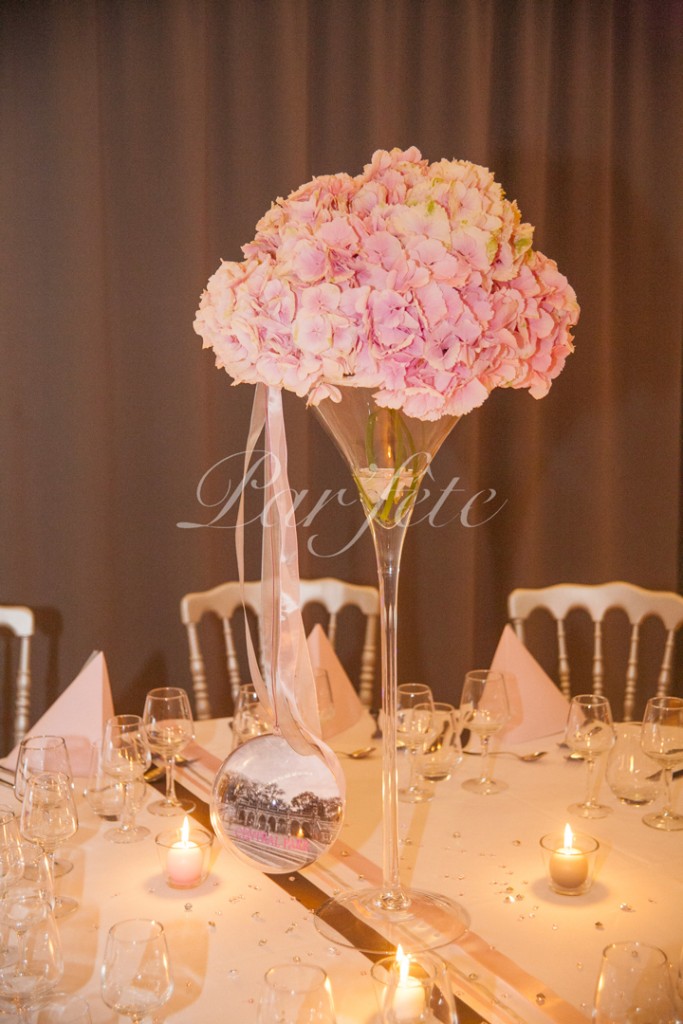 Décoration florale, décoration de table, décoration de la salle de réception du mariage
